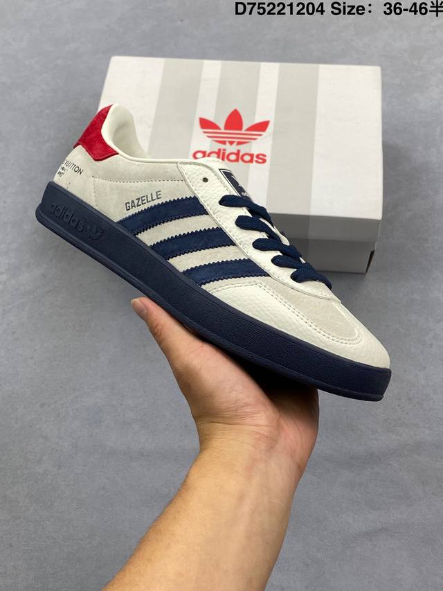 真阿迪达斯三叶草Adidas Originals Samba Og 桑巴舞系列绅士德训足球风百搭低帮休闲运动板鞋 货号:Jr0892 尺码:36-46半 D75