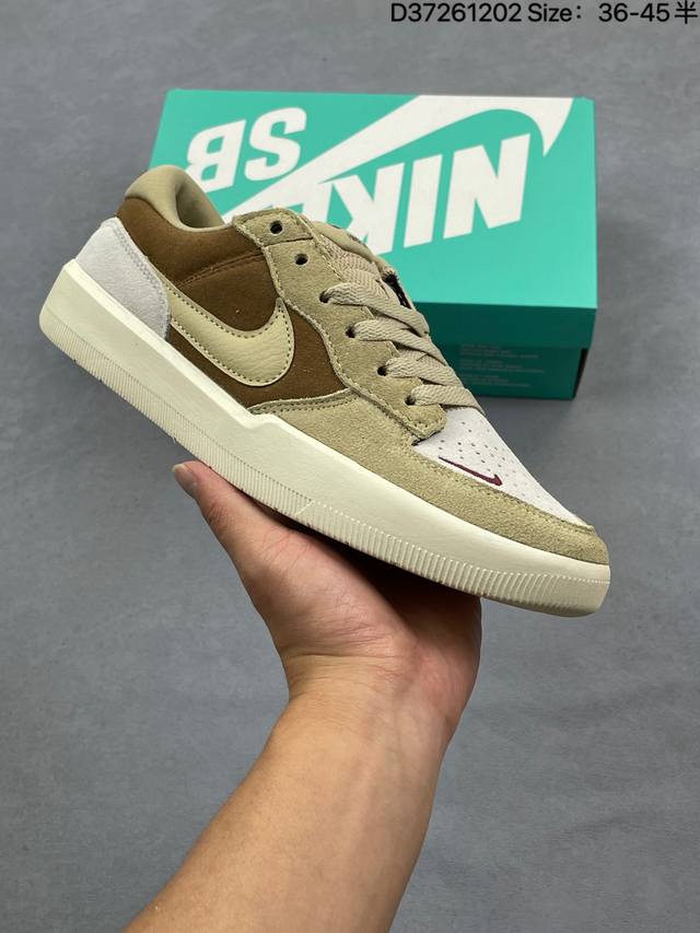 耐克Nike Sb Force 58 运动滑板鞋。这是一款将前沿创新带入街头的单品，它具有硫化杯底，具有出色的耐用性和灵活性。使用柔软皮革拼接，在饰面上放置通风