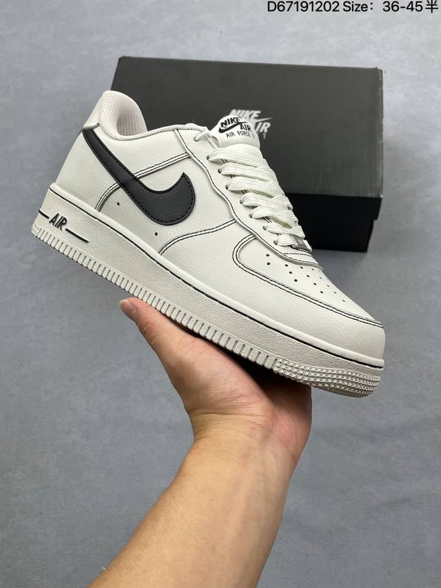 耐克Nike Air Force 1’07空军一号低帮百搭休闲运动板鞋。柔软、弹性十足的缓震性能和出色的中底设计，横跨复古与现代的外型结合，造就出风靡全球三十多