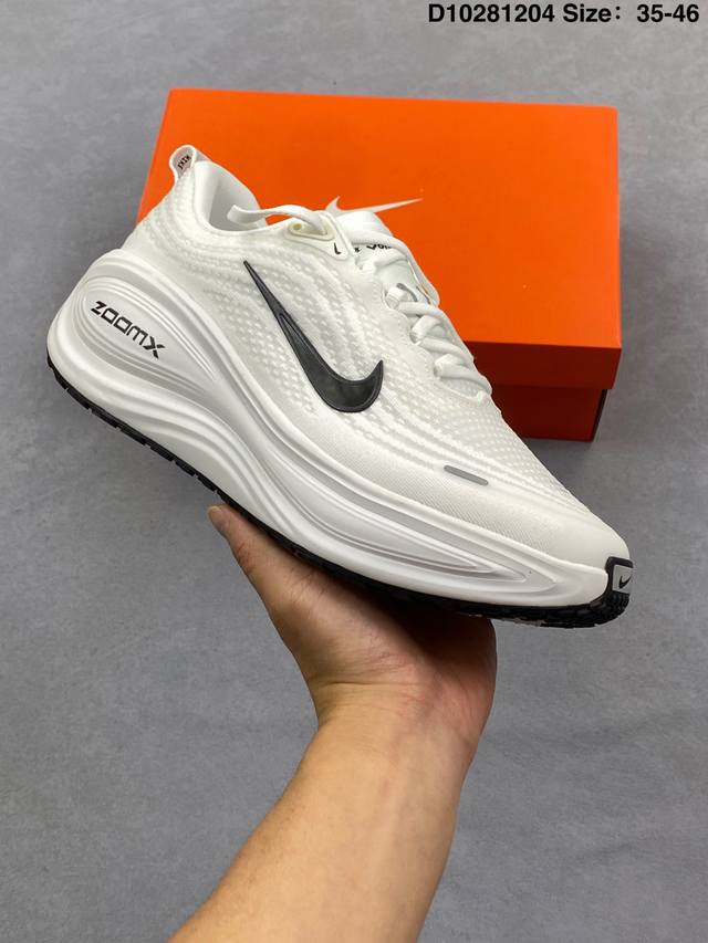 公司级：Nike Vomero plus Run 耐克 舒适减震防滑 低帮跑步鞋 全掌Reactx泡绵中底 前掌和后跟还配备了Air Zoom气垫单元 据说跑起