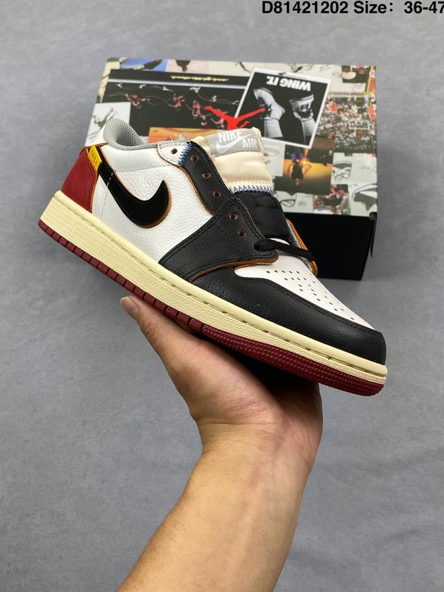 Fragment X Ts X Air Jordan 1 Low 三方联名低帮板鞋 唯一可媲美原版 同价位区间无对手 全新的三方联名低帮倒钩鞋面延续了黑脚趾设计