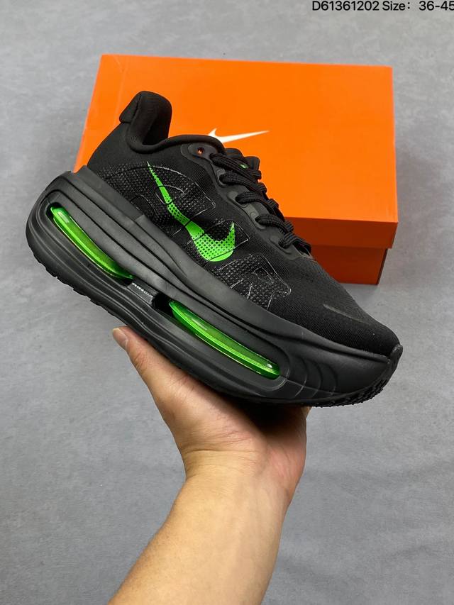 Nike Zoom premium 耐克 飞马 舒适减震防滑 低帮跑步鞋全掌Reactx泡绵中底 前掌和后跟还配备了Air Zoom气垫单元 据说跑起来更快更舒