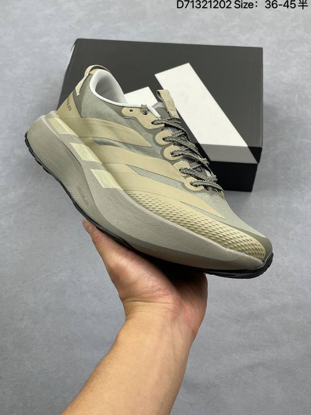 Ad Adizero Evo Sl M 阿迪超轻透气缓震跑鞋 以令人难以置信的138克重量，刷新了跑鞋轻量化的记录，阿迪在材料科学和工艺技术上的深厚积累。 全新