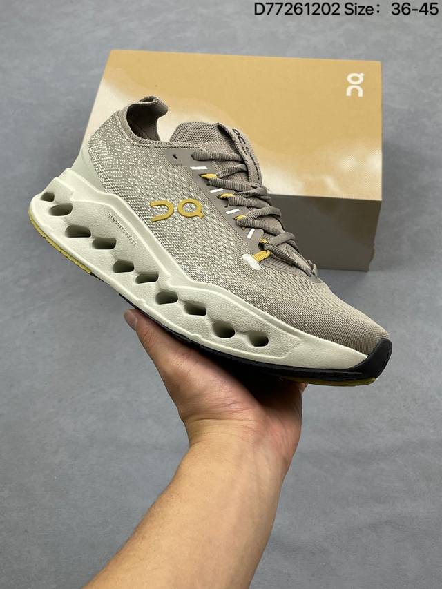 On昂跑Cloudtilt Loewe 罗意威 联名轻量运动休闲鞋！杨幂同款，脚感很舒服，鞋底柔软且包裹性好，上脚显腿长，不用系鞋带很方便～ 不管休闲还是运动都