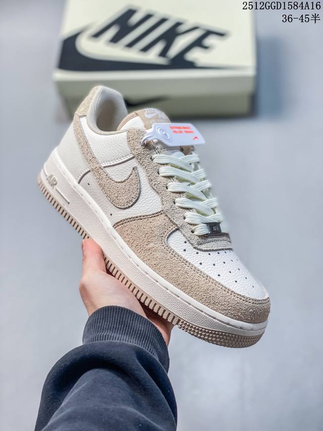 公司级带半码！ 耐克Nike Air Force 1 Low 空军一号 联名 低帮百搭休闲运动板鞋 柔软、弹性十足的缓震性能和出色的中底设计，横跨复古与现代的外