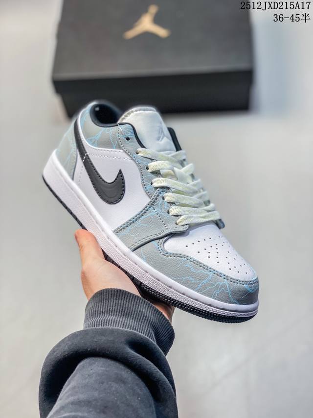 头层夜光鞋公司级乔丹Air Jordan 1 Low Aj1 Wh 乔1 低帮复古文化休闲运动篮球鞋。凭借出色的性能和吸睛的外观， Air Jordan直是风球