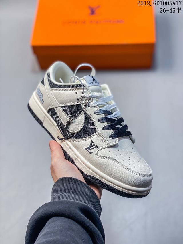 耐克 Nike Dunk Low Retro 运动鞋复古板鞋，作为 80 年代经典篮球鞋款，起初专为硬木球场打造，后来成为席卷街头的时尚标杆，现以经典细节和复古