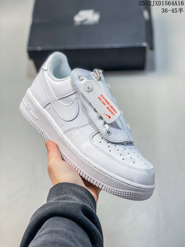 公司级耐克Nike Air Force 1’07空军一号低帮百搭休闲运动板鞋。柔软、弹性十足的缓震性能和出色的中底设计，横跨复古与现代的外型结合，造就出风靡全球