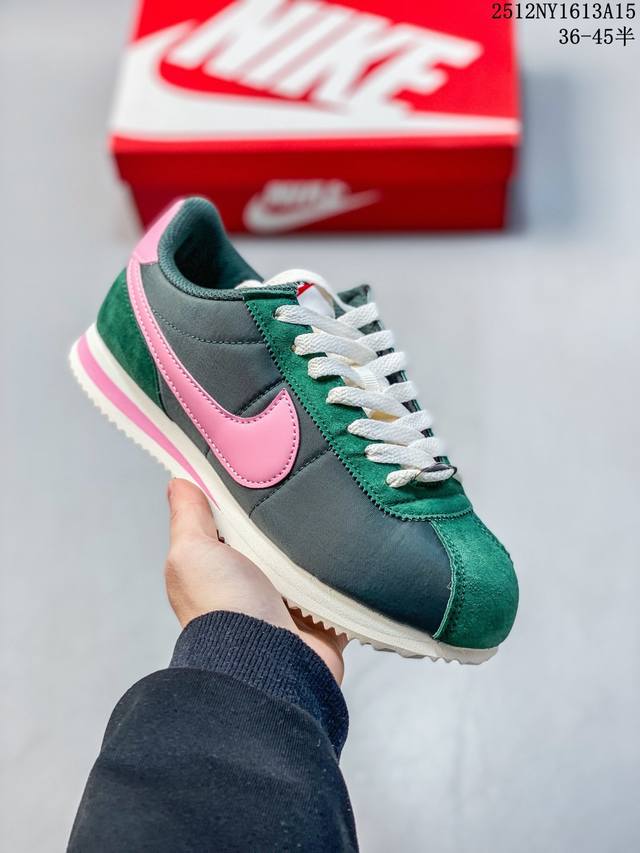 Nike 耐克 男女鞋真标半码制，采用纤维牛剖革组合反绒革鞋面材质，双层Eva切片组合高密度发泡防滑外底复古回归,初代跑鞋！耐克Nike Cortez Low