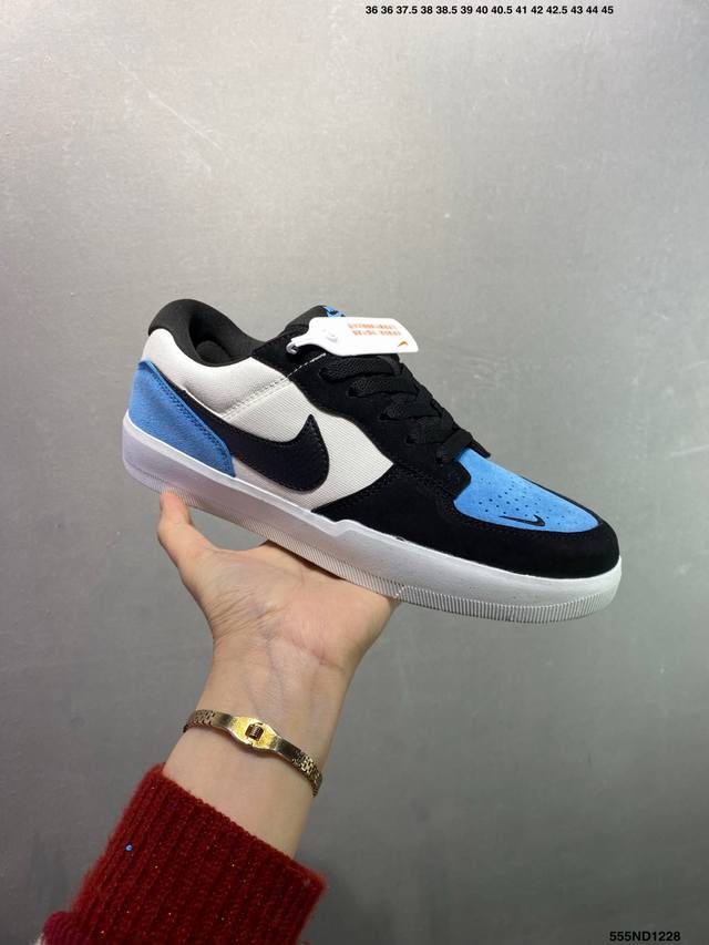 Nike Sb Force 58 百搭单品 是一款将前沿创新带入街头的单品，它具有硫化杯底，具有出色的耐用性和灵活性。使用帆布和绒面革，在饰面上放置通风口，它自