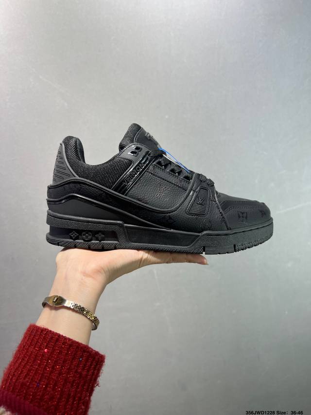 公司级路易威登 Louis Vuitton Lv路易威登板鞋 新款 Lv Trainer最新配色运动鞋 L家 篮球鞋风格运动鞋 该鞋由艺术总监 Virgil A