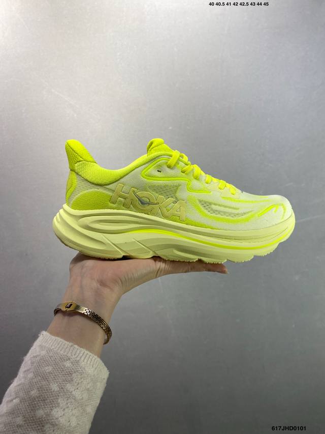 Hoka M Clifton 10 全新配色 这个品牌来自于新西兰的毛利语，Hoka表示大地，One One表示飞越，连起来就是飞越地平线，One One不是读