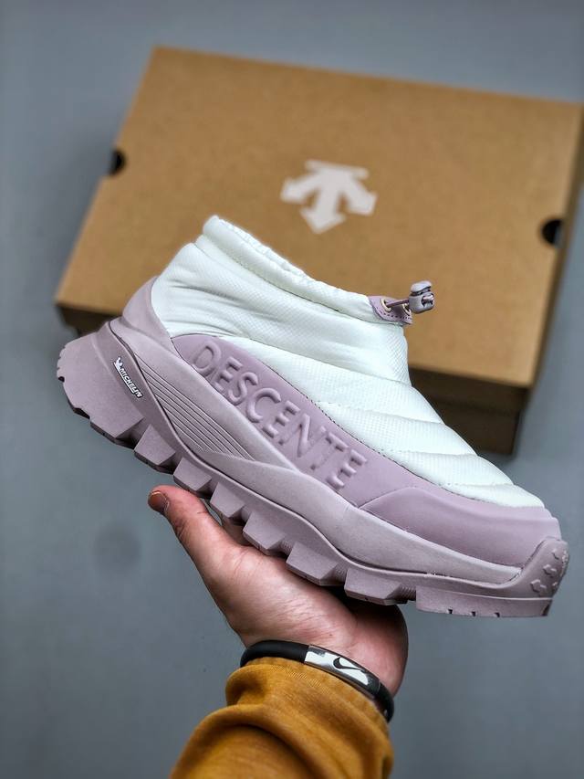 迪桑特Descente Ski Style系列 p棉马卡龙厚底面包营地鞋 保暖防滑耐磨 生活休闲鞋 女款 脚感软到像踩云朵 鞋面柔软贴合脚型，走石子路也不硌脚；