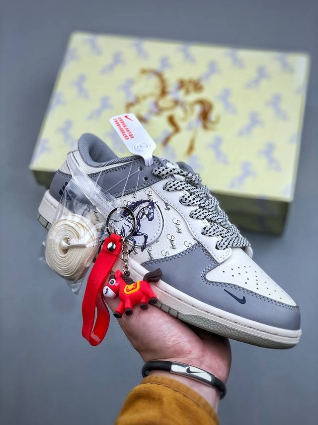 p版 2026年新款限量发售！Nike Sb Dunk Low“ 马年限定 的卢马” 周年高端定制 低帮休闲板鞋 定制鞋盒 大厂纯原品质出货 超高清洁度 皮料切