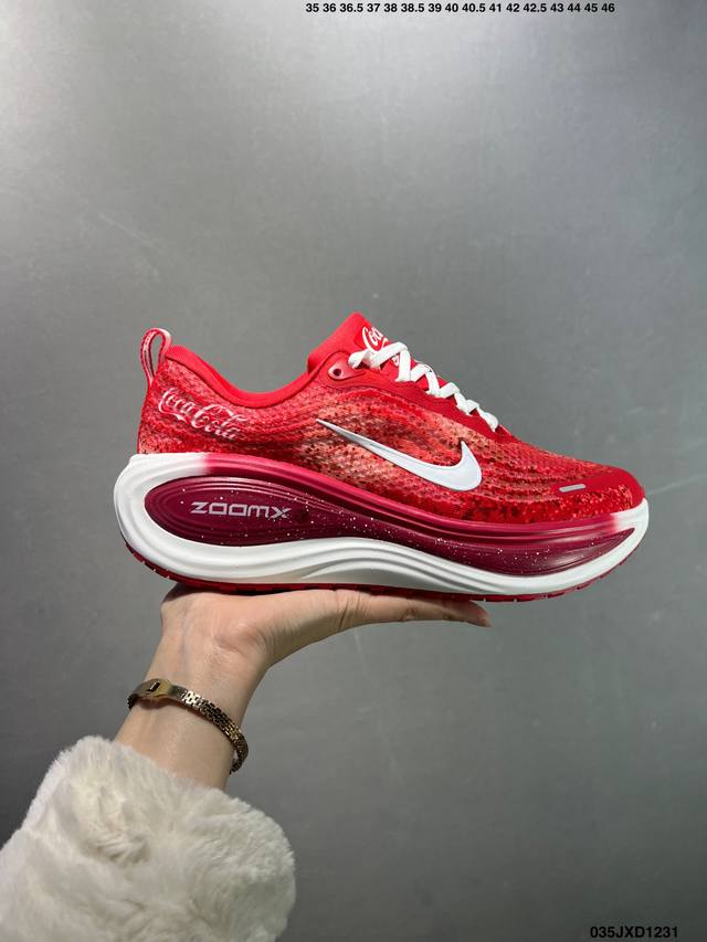 公司级Nike Vomero plus 耐克 舒适减震防滑 低帮跑步鞋 全掌Reactx泡绵中底 前掌和后跟还配备了Air Zoom气垫单元 据说跑起来更快更舒