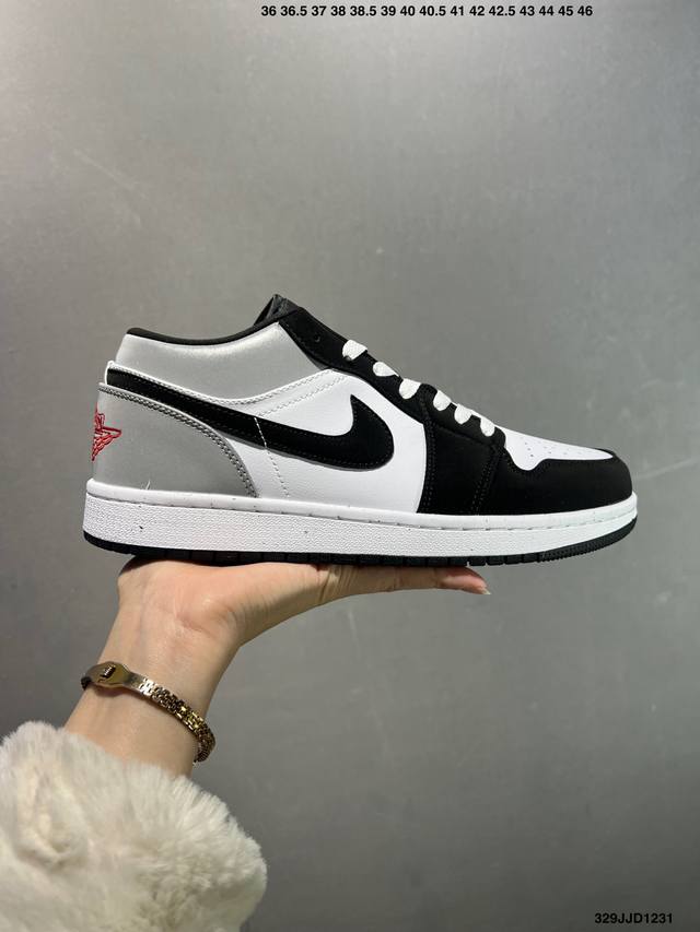 Air Jordan 1 Low Aj1乔1低帮休闲板鞋 同步官方配色 原厂皮料 原档冲孔鞋头 正确满胶鞋垫 四线拉帮 原厂织唛标 鞋舌高弹海绵填充。 官方货号