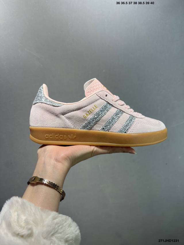 Adidas Originals Gazelle Indoor 三叶草休闲防滑耐磨低帮板鞋 鞋头出色设计 塑就出众贴合感 稳固的后跟贴合足部曲线设计 软弹舒适