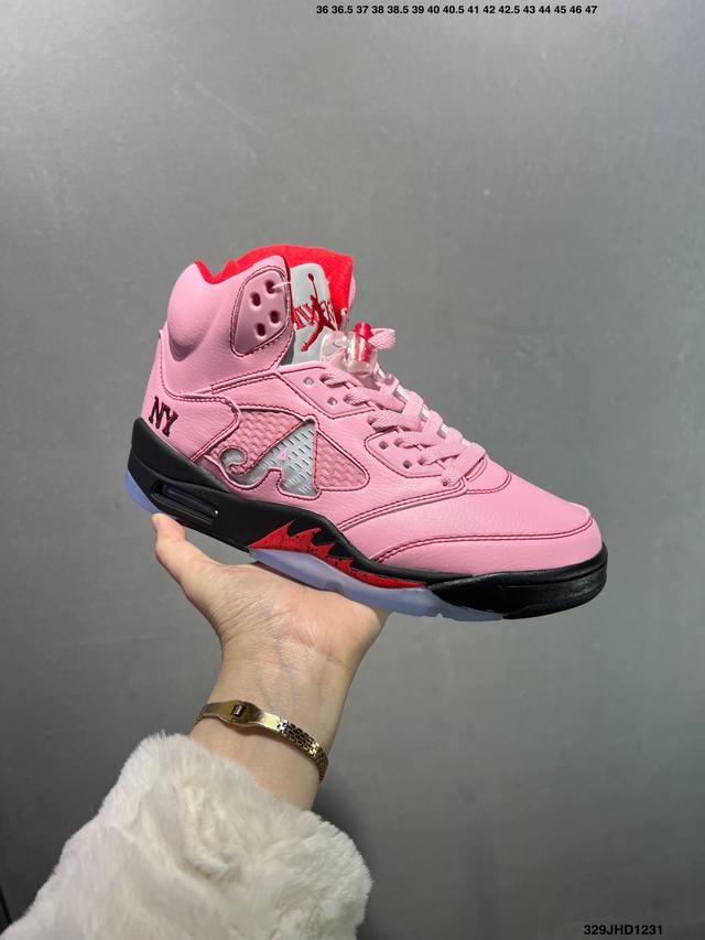 Nike Air Jordan 5 Low 乔丹Aj5代低帮复古休闲文化篮球鞋。Air Jordan创立于1985年是Nike旗下以史上最著名的Nba球星迈克尔