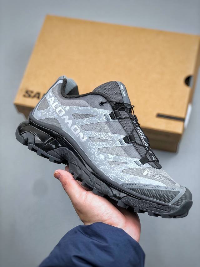 莞产版本 Salomon 萨洛蒙 Xt-4 Og 复古机能跑鞋 沥青灰 478769 经典户外产品 将初代Xt 系列越野鞋面与重装徒步Quset 4D中底融合呈