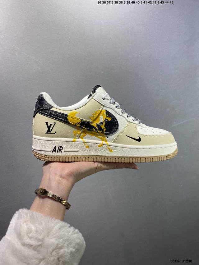 公司级Nk Air Force 1′07 Low 空军一号低帮百搭休闲运动板鞋 Df0188-104 柔软、弹性十足的缓震性能和出色的中底设计 横跨复古与现代的