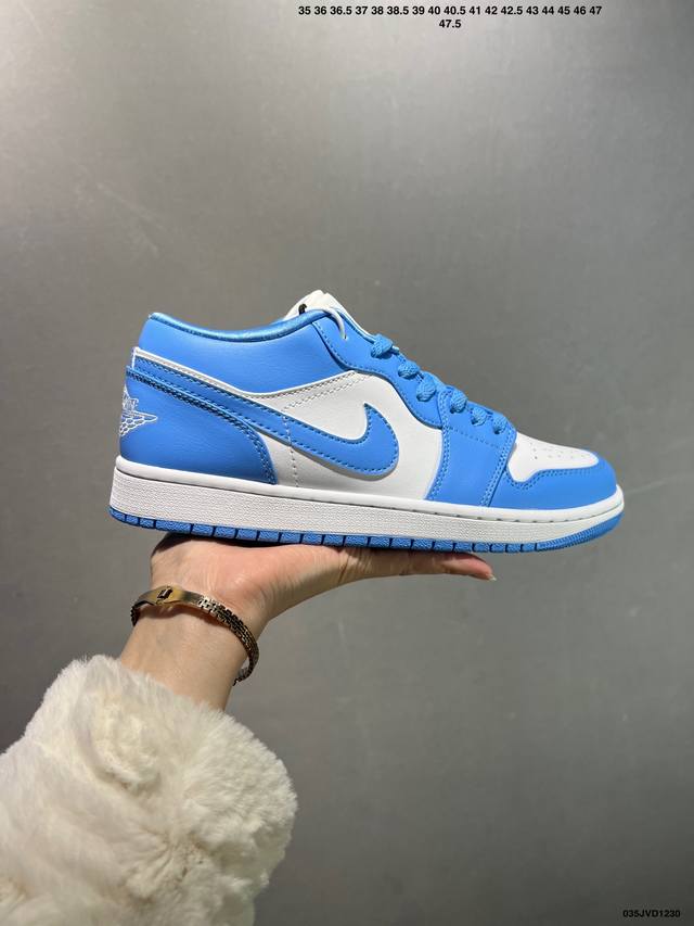 公司级Air Jordan 1 Low Aj1乔1低帮休闲板鞋 同步官方配色 原厂皮料 原档冲孔鞋头 正确满胶鞋垫 四线拉帮 原厂织唛标 鞋舌高弹海绵填充。 官