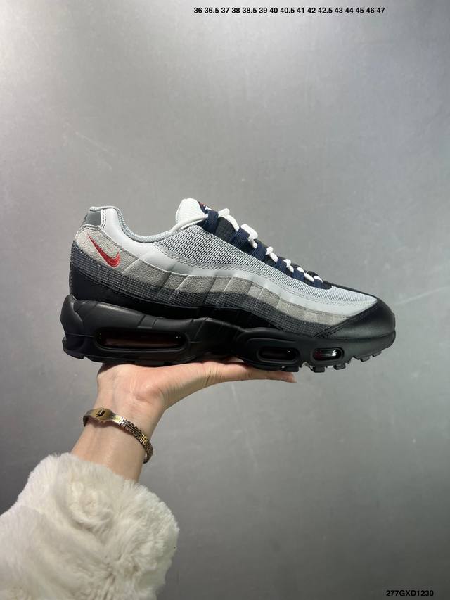 公司级Nike Air Max 95 潮流百搭 气垫缓震慢跑鞋 Air Max 95就是源于设计师塞吉奥 罗扎诺的构想 Nike Air Max 95的设计灵感