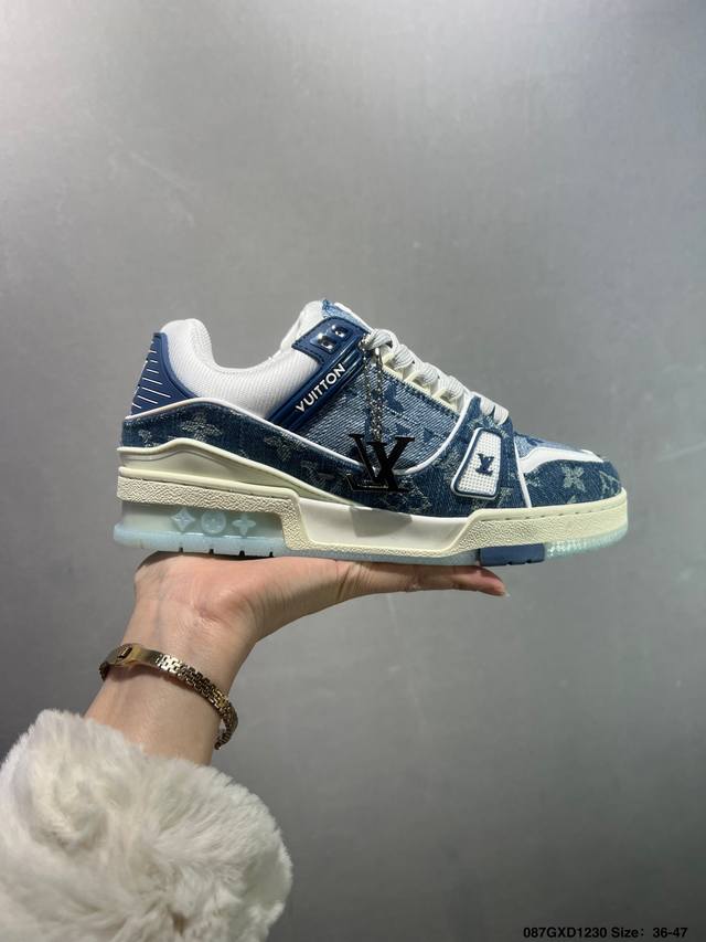 公司级路易威登 Louis Vuitton Lv路易威登板鞋 新款 Lv Trainer最新配色运动鞋 L家 篮球鞋风格运动鞋 该鞋由艺术总监 Virgil A