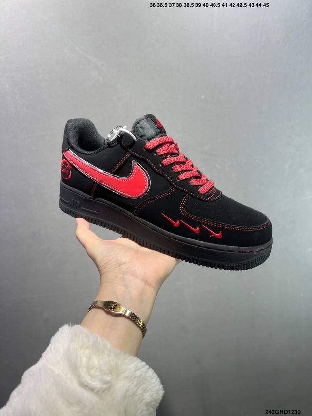 公司级Nk Air Force 1′07 Low 空军一号低帮百搭休闲运动板鞋 Df0188-104 柔软、弹性十足的缓震性能和出色的中底设计 横跨复古与现代的