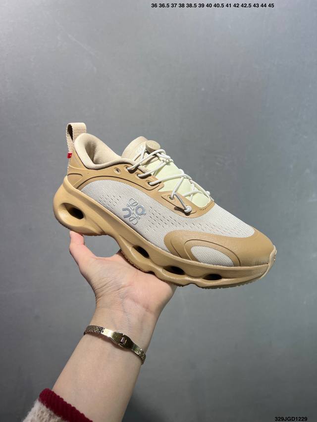 On昂跑 Loewe 系列低帮轻量舒适多功能休闲运动鞋 采用工程飞织网布组合再生聚酯纤维鞋面材质搭载独家隐藏速度中板 镂空Cloudtec科技 泡棉缓震中底 黑