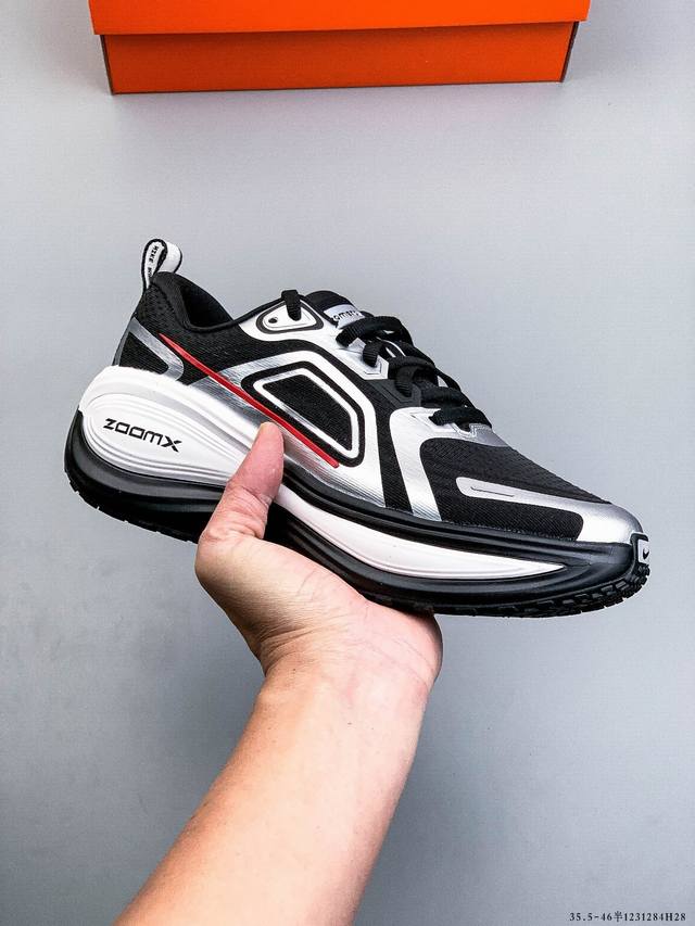 Nike Vomero plus 耐克 舒适减震防滑 低帮跑步鞋 全掌Reactx泡绵中底 前掌和后跟还配备了Air Zoom气垫单元 据说跑起来更快更舒适哦