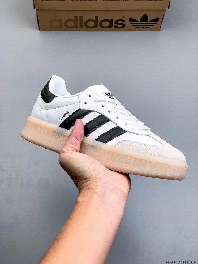 二层真标！Adidas Samba Og 经典百搭休闲鞋德训鞋！ Adidas 近70年的经典Samba Og 修长的鞋楦,略微尖尖的鞋头,翻毛皮的鞋头拼接,这