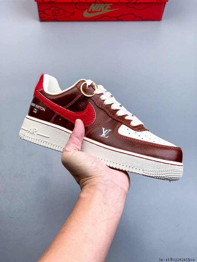 纯原版本 原楦数据纸版，采用硬质优质皮革鞋面材质，内置全掌Air Sole气垫。耐克 Nike Air Force 1 Low 空军一号低帮经典百搭休闲运动板鞋