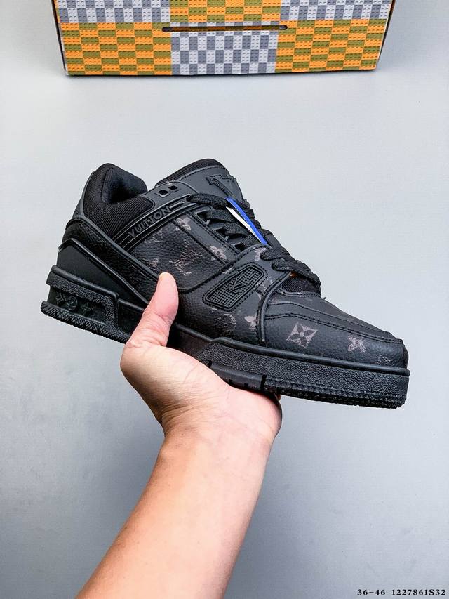 路易威登 Louis Vuitton Lv路易威登板鞋 乘风破浪的姐姐争先种草款,舒适透明底和百搭性霸屏整个时尚娱乐圈，正品1:1套楦复刻，细节调整完美主义！鞋