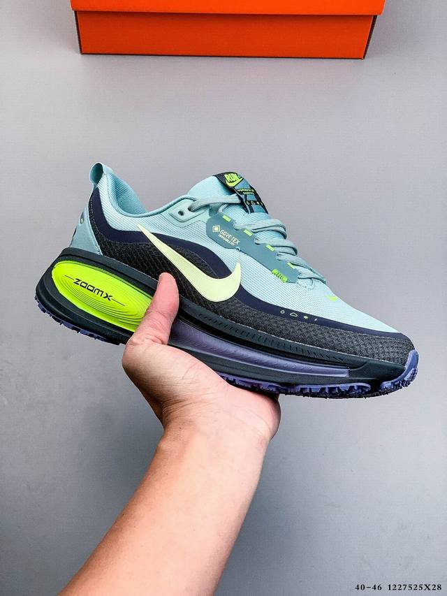 公司级！Nike Vomero 18 Gtx 耐克 舒适减震防滑 低帮跑步鞋 全掌Reactx泡绵中底 前掌和后跟还配备了Air Zoom气垫单元 据说跑起来更