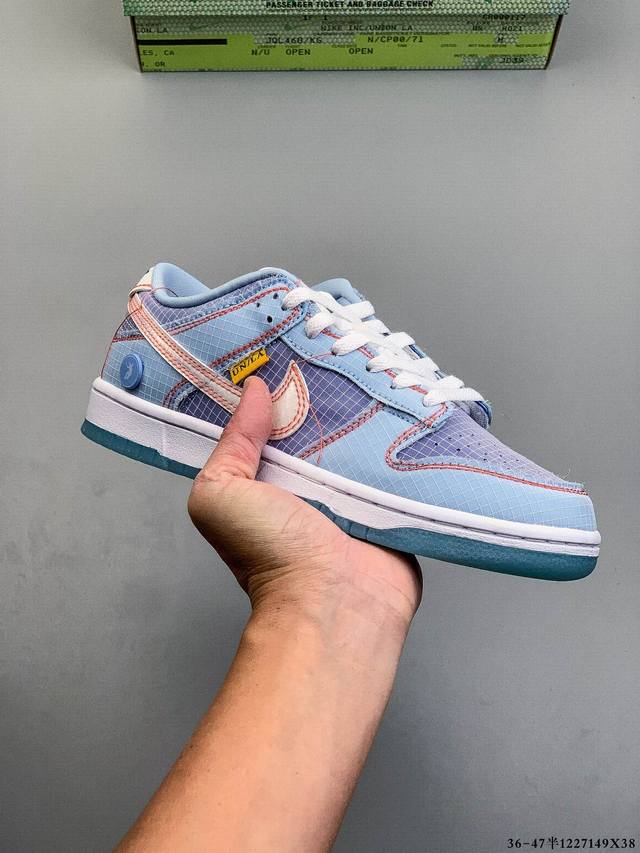 Union X Nk Dunk Low Un联名白紫 货号：Dj9649-500 鞋身的材质就使用了半透明格网防撕裂材质，并且车线全部使用到显眼的橙色，对比度极
