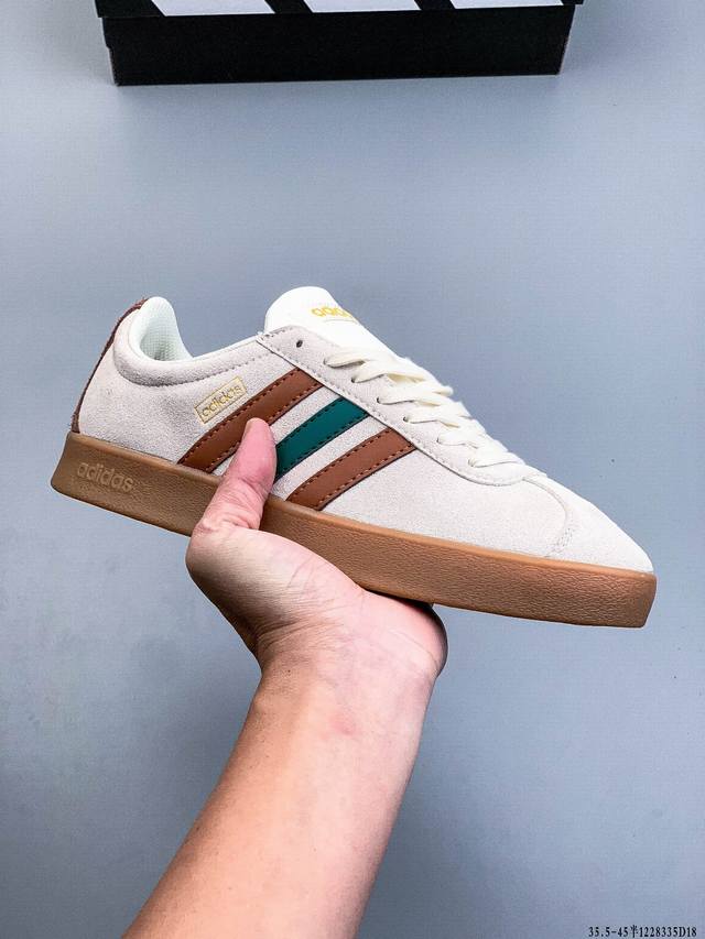 阿迪达斯Adidas Neo Vl Court 2.0 三叶草时尚潮流板鞋 T头 绒面麂皮防滑耐磨轻便低帮板鞋 整双鞋以传统的低帮呈现的清新造型 鞋头优先头层反