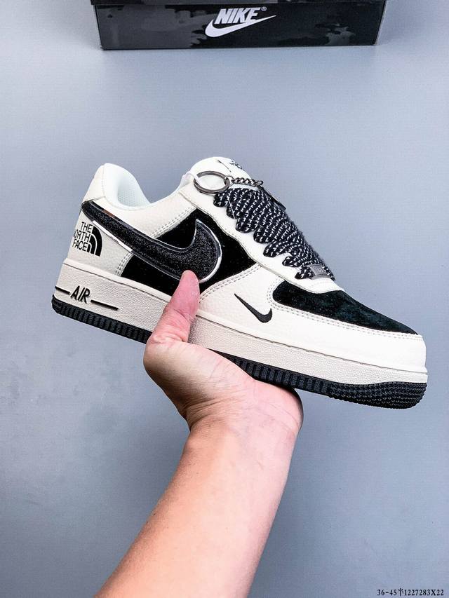 原楦数据纸版，采用硬质优质皮革鞋面材质，内置全掌Air Sole气垫。耐克 Nike Air Force 1 Low 空军一号低帮百搭休闲运动板鞋 122728