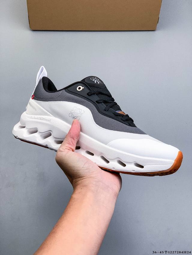 Loewe X On昂跑Cloud Tilt 罗意威 联名轻量运动休闲鞋！杨幂同款，脚感很舒服，鞋底柔软且包裹性好，上脚显腿长，不用系鞋带很方便～ 不管休闲还是