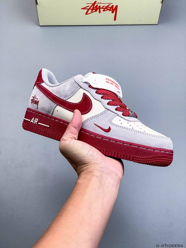 纯原版本 原楦数据纸版，采用硬质优质皮革鞋面材质，内置全掌Air Sole气垫。耐克 Nike Air Force 1 Low 空军一号低帮经典百搭休闲运动板鞋