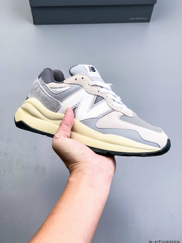 New Balance 新百伦 Nb5740系列复古运动休闲鞋！以1988年首度面世的经典574作为设计蓝本，保留574简约易衬的80S鞋型轮廓，同时再加以向9
