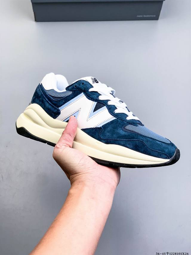 New Balance 新百伦 Nb5740系列复古运动休闲鞋！以1988年首度面世的经典574作为设计蓝本，保留574简约易衬的80S鞋型轮廓，同时再加以向9
