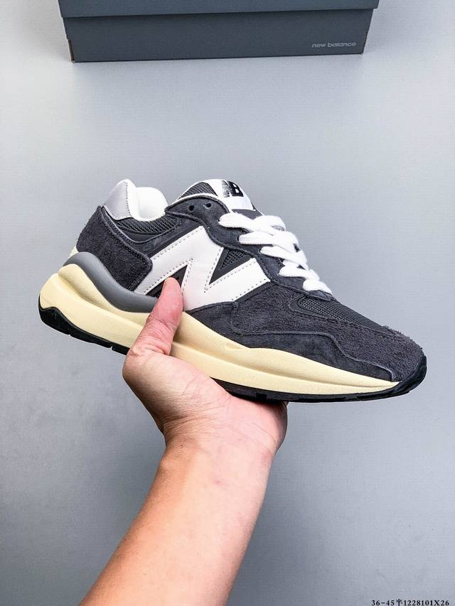 New Balance 新百伦 Nb5740系列复古运动休闲鞋！以1988年首度面世的经典574作为设计蓝本，保留574简约易衬的80S鞋型轮廓，同时再加以向9