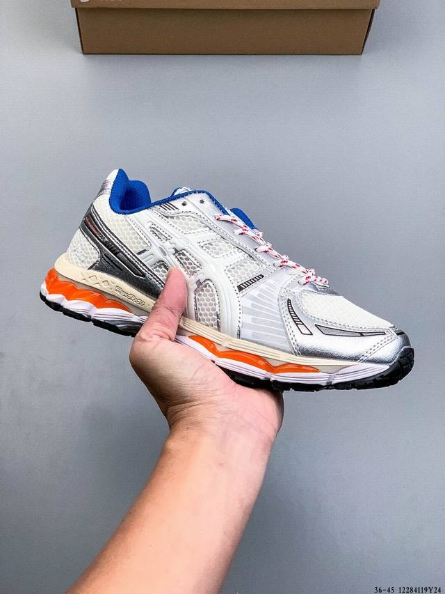亚瑟士Kith X Asics Gel-Kayano 12.1低帮休闲跑步鞋，鞋款以K12作为基底，采用了Nimbus 17的鞋底单元，将缓震和稳定集合在一起，