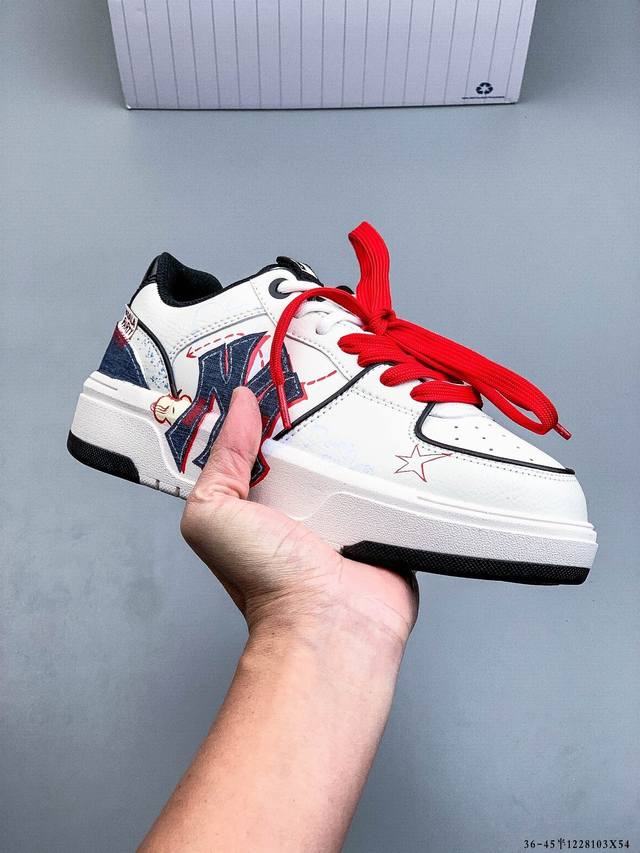 公司级[定制球鞋] Mlb纽约洋基队 潮流密码街头涂鸦喷绘手绘学院耐磨增高风低邦板鞋男女同款 该定制鞋选用原鞋为Mlb纽约洋基队厚底耐磨增高低帮板鞋，以涂鸦为灵