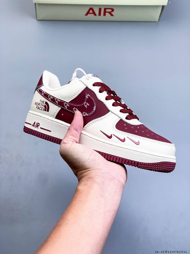 原楦数据纸版，采用硬质优质皮革鞋面材质，内置全掌Air Sole气垫。耐克 Nike Air Force 1 Low 空军一号低帮经典百搭休闲运动板鞋 1229