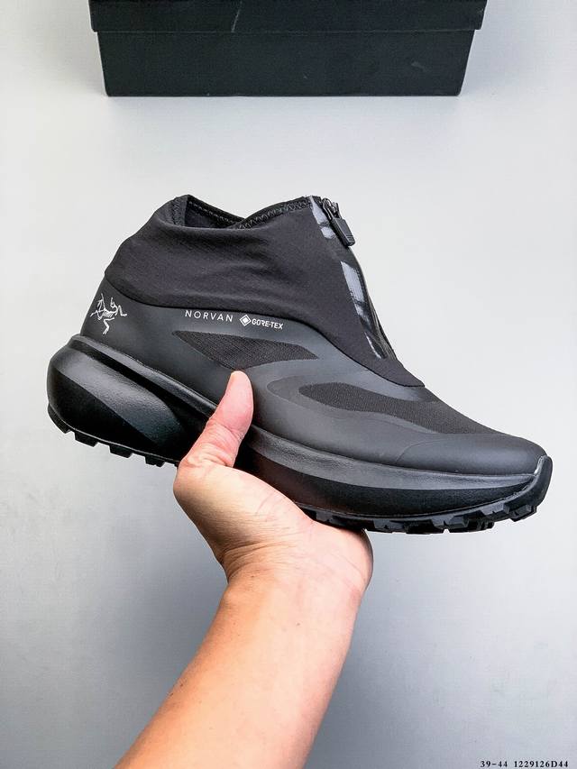 Arcteryx始祖鸟 Konseal Lt 轻量 网布防滑轻便耐磨 中帮户外运动跑步鞋 Konseal Lt的外观看似朴实 却散发着一股高贵气息 虽然是标榜越