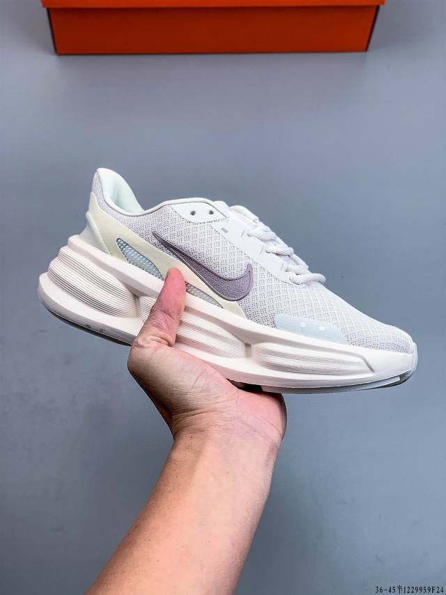 公司级 Nike Comfort Ride Easy On 新款缓震运动休闲跑步鞋 该鞋款采用透气的网布构建鞋面，并搭配Nike Easyon Tailgate