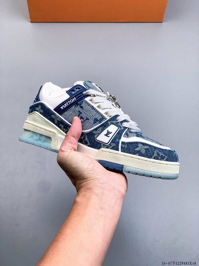 公司级！路易威登 Louis Vuitton Lv路易威登板鞋 乘风破浪的姐姐争先种草款,舒适透明底和百搭性霸屏整个时尚娱乐圈，正品1:1套楦复刻，细节调整完美