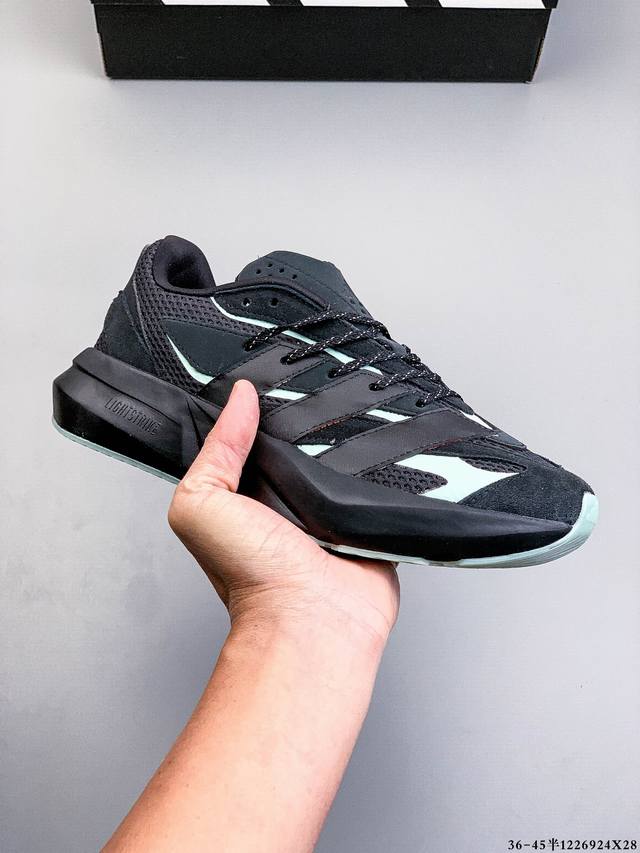 Adidas Lightblaze 舒适防滑 新款阿迪达斯低帮跑步鞋 极致轻盈的Lightweight Upper设计 带来近乎裸足的舒适体验 中底采用尖端科技