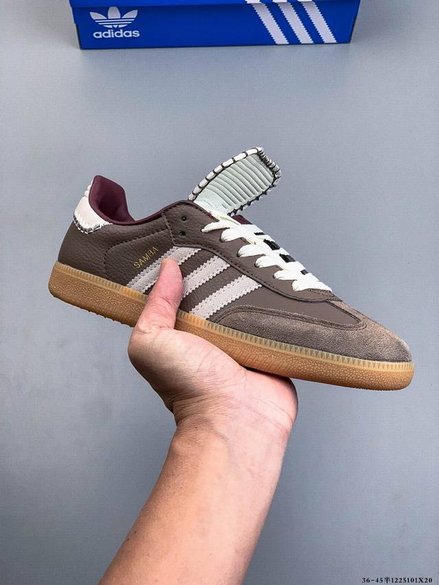 二层真标！Adidas Samba Og 经典百搭休闲鞋德训鞋！ Adidas 近70年的经典Samba Og 修长的鞋楦,略微尖尖的鞋头,翻毛皮的鞋头拼接,这